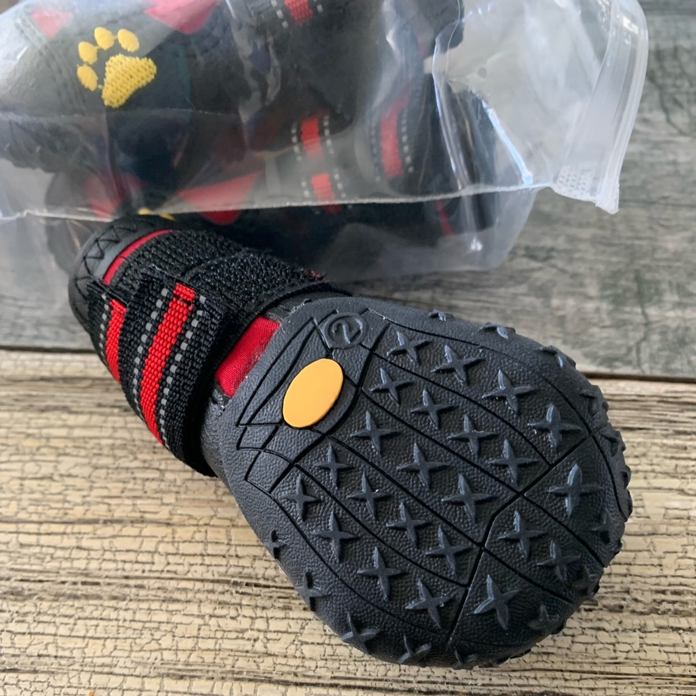 Dog boots. Just like humans, protects from wet&cold🐾🦮🐕 NWT,